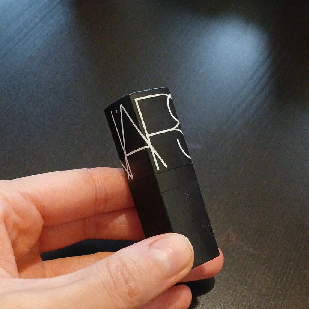 NARS Lipstick - Shade 'TOLEDE' - Picture 2 of 5